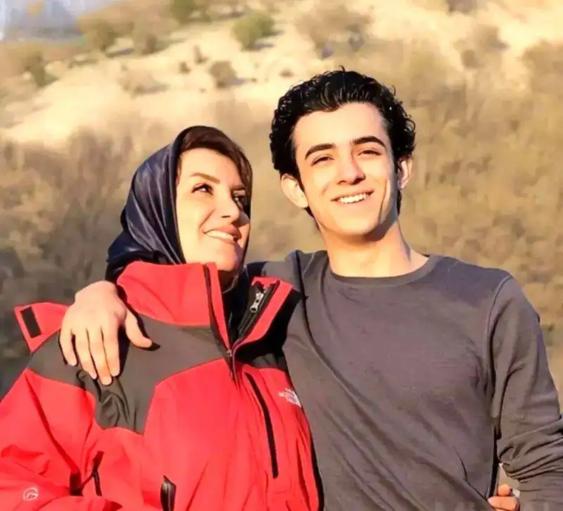 معرفی خانواده کم جمعیت و تحصیلکرده علی شادمان، کیوان سریال کیمیا - از پدر استاد دانشگاه و مادر معلم تا خواهر کاریزماتیک و مهربونش+عکس