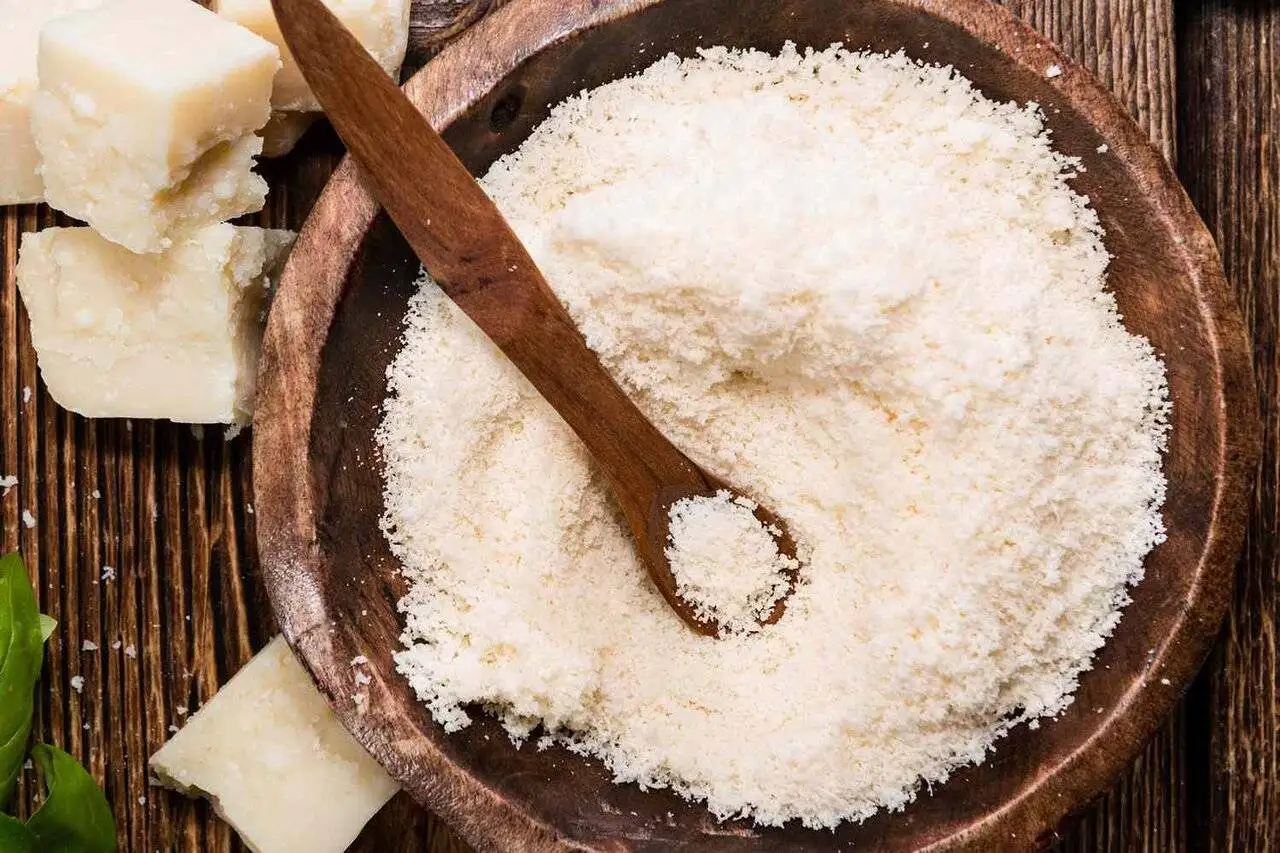 پنیر پارمزان چه فرقی با پنیر پیتزا دارد؟ + کاربردها و خواص غذایی این دو پنیر