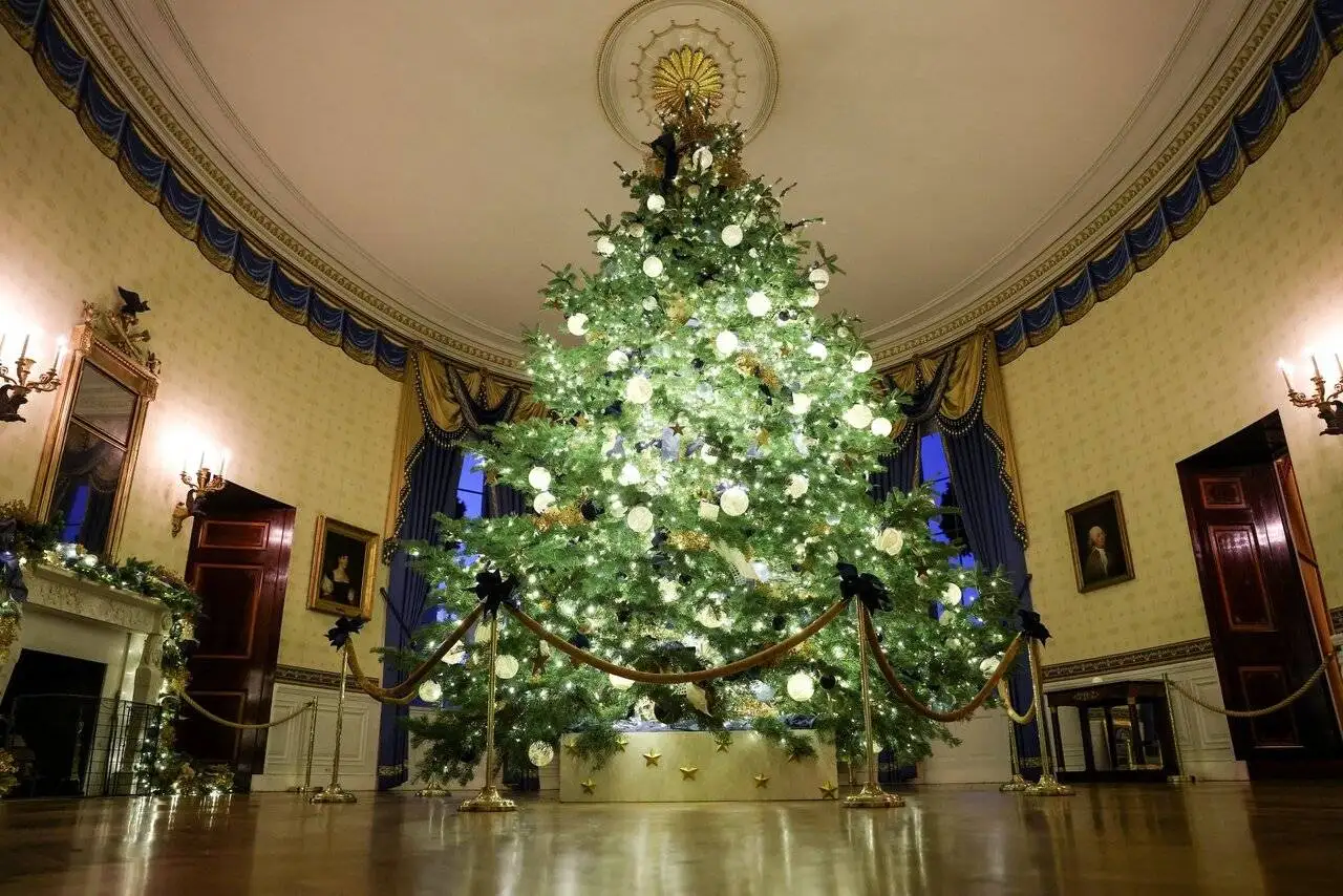 تفاوت سلیقه همسر بایدن و همسر ترامپ در کریسمس کاخ سفید + تصاویر - فیلم تزئین اتاق بیضی مهمترین اتاق کاخ