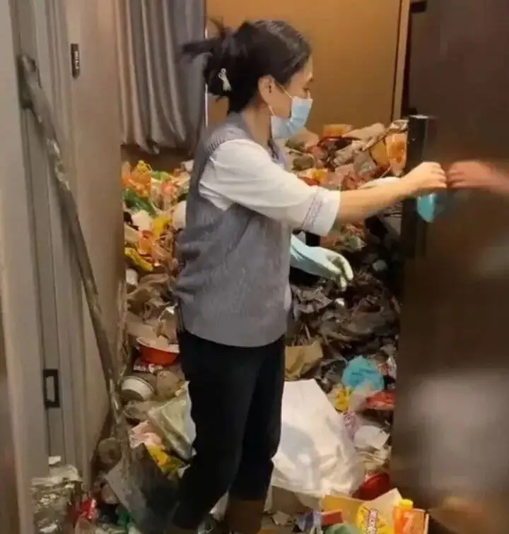 گیمر چینی اتاق هتلی را به ویرانه ای از زباله تبدیل کرد - عکس