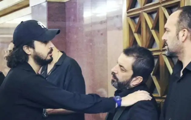 تصاویر حضور بازیگران در مراسم ختم پدر عباس جمشیدی فر، بازیگر سریال (اجل معلق) - از بهزاد خلج تا ....