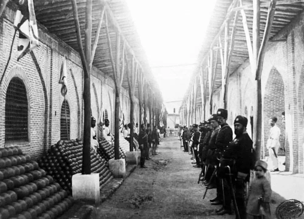 امیری که در سه سال، رهی صدساله رفت