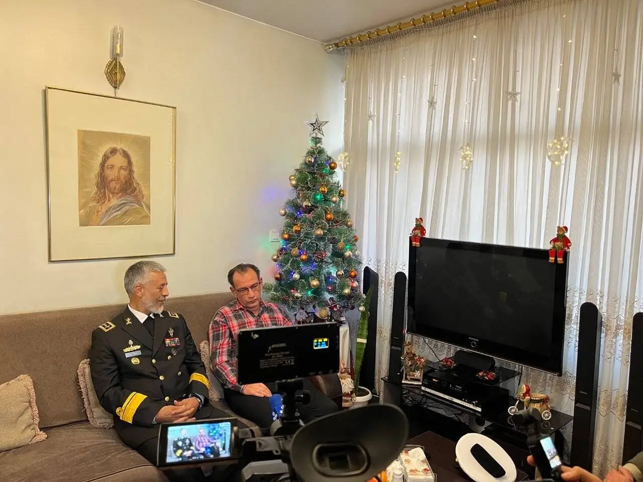 دیدار معاون ارتش با جانباز و آزاده ارمنی در آستانه کریسمس + تصاویر