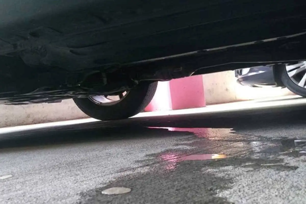 دلایل نشت آب از زیر ماشین