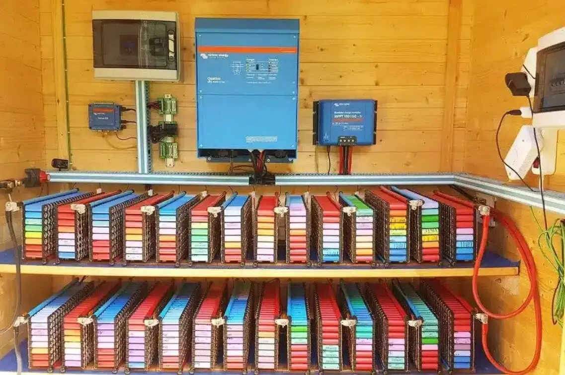 باتری هایی که چراغ خانه مردی را 8 سال روشن نگه داشته اند