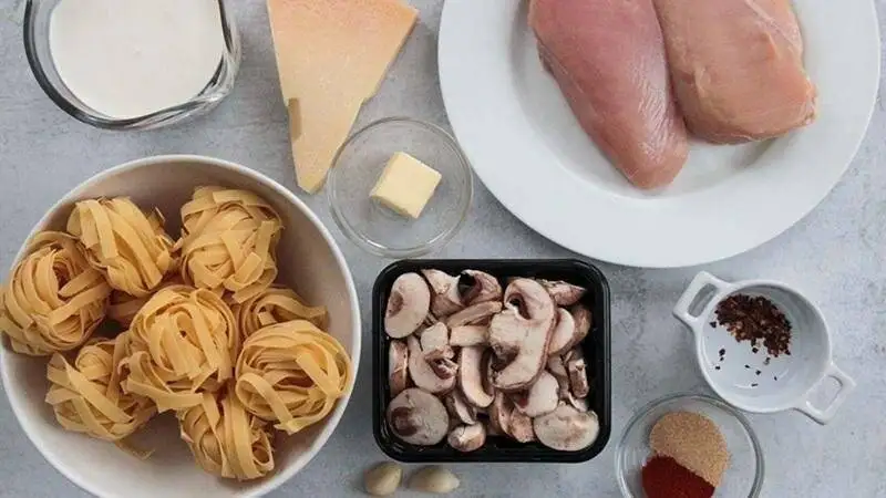 فوت و فن تهیه پاستا آلفردو با مرغ و قارچ و خامه - 2 اشتباه رایج در تهیه پاستا آلفردو