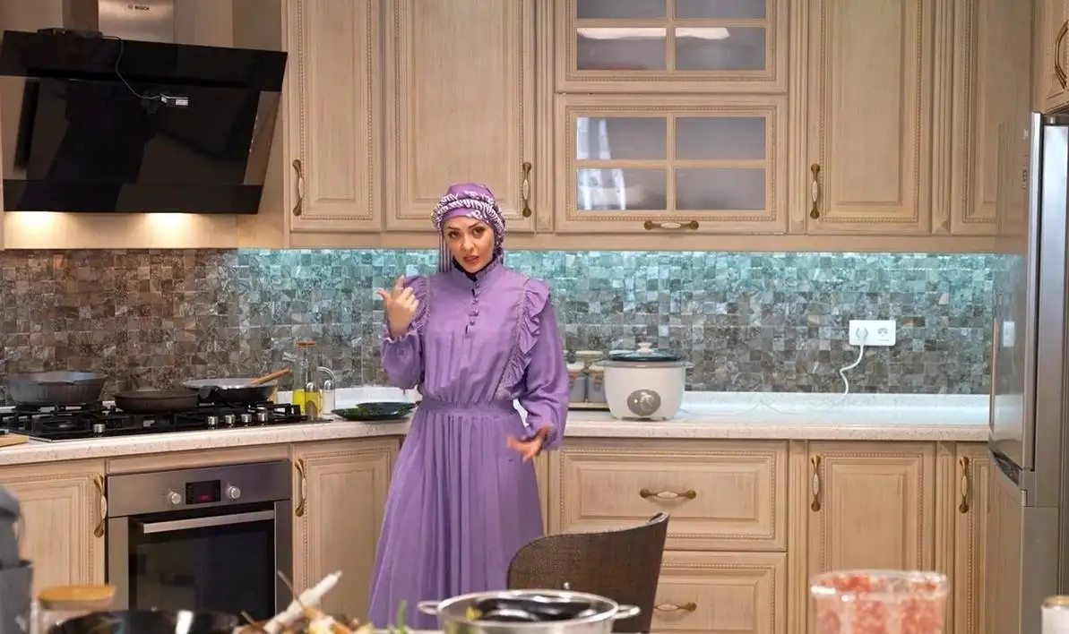 تصاویر - بررسی خانه لاکچری و دکوراسیون شیک حوریه مقدم - خوشرنگ و آنتیک از آشپزخانه تا سالن غذاخوری ...