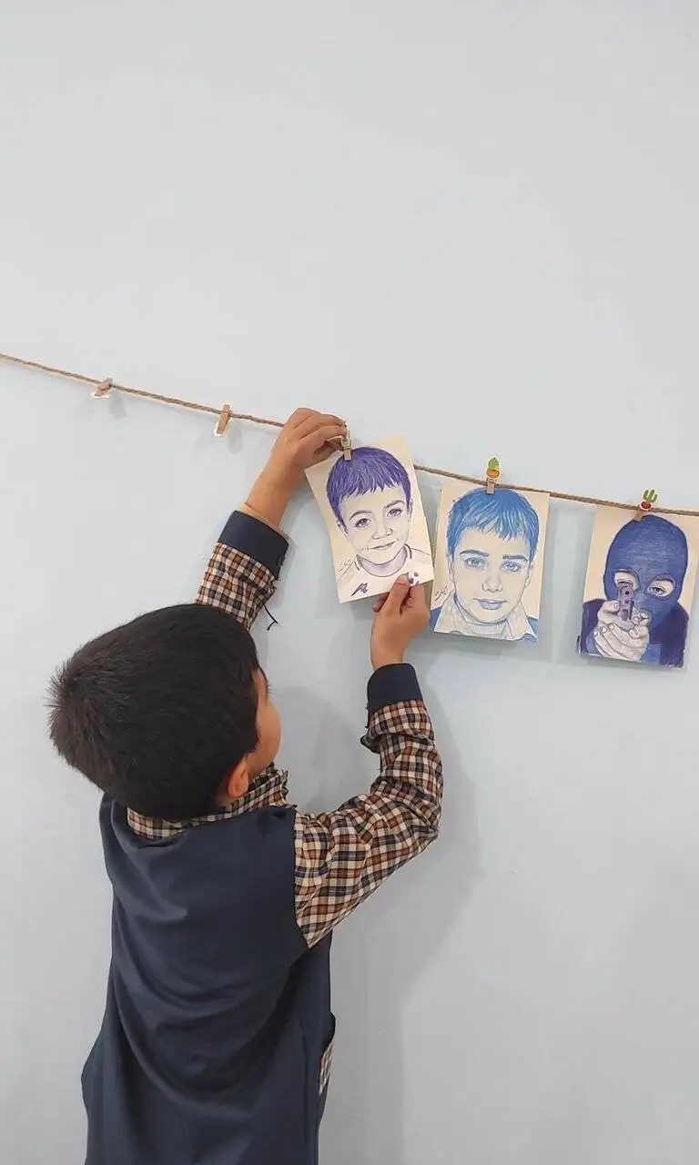 معلمی با جادوی هنر - روایت معلم دهه هشتادی که با نقاشی درس هایش را جذاب می کند