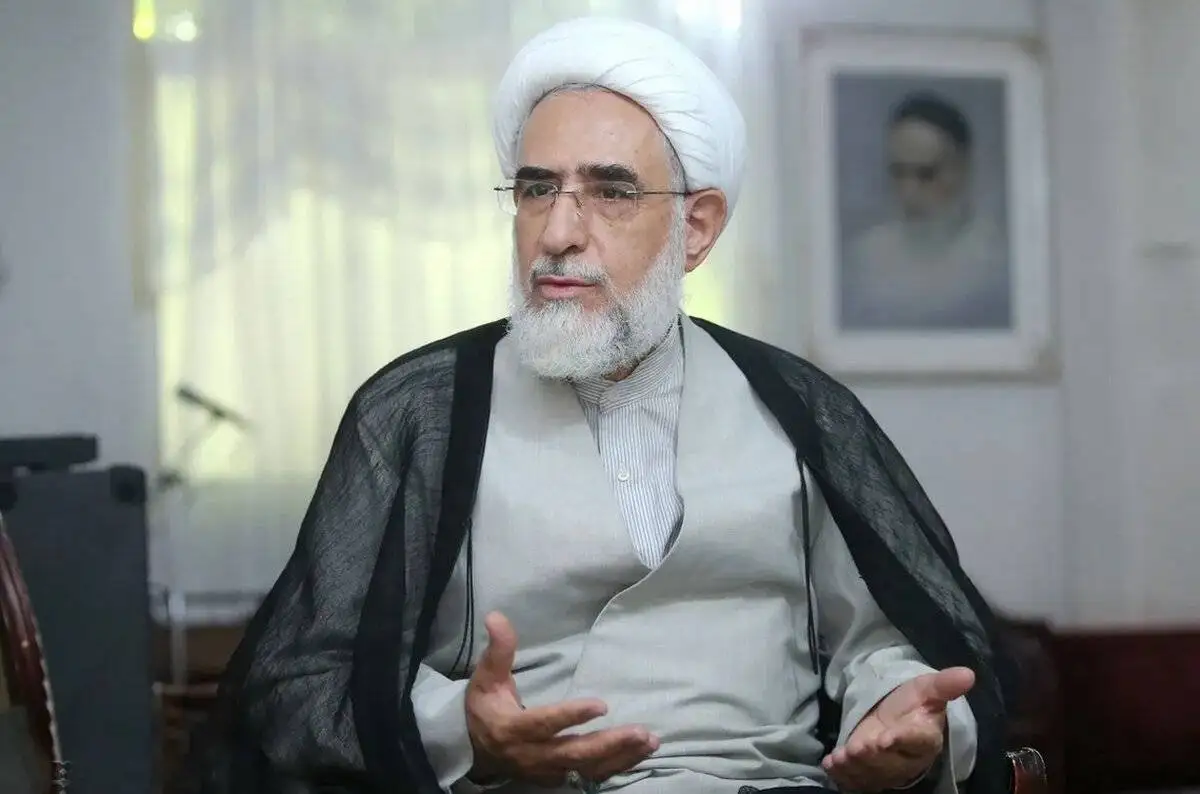 نیروی انتظامی چه رسالتی جز مسائل امنیتی در مدرسه دارد؟ - فرهنگیان از حرف زدن سر کلاس ها بترسند - اقدام وزیر پزشکیان در زمان پادشاهان هم سابقه ندارد