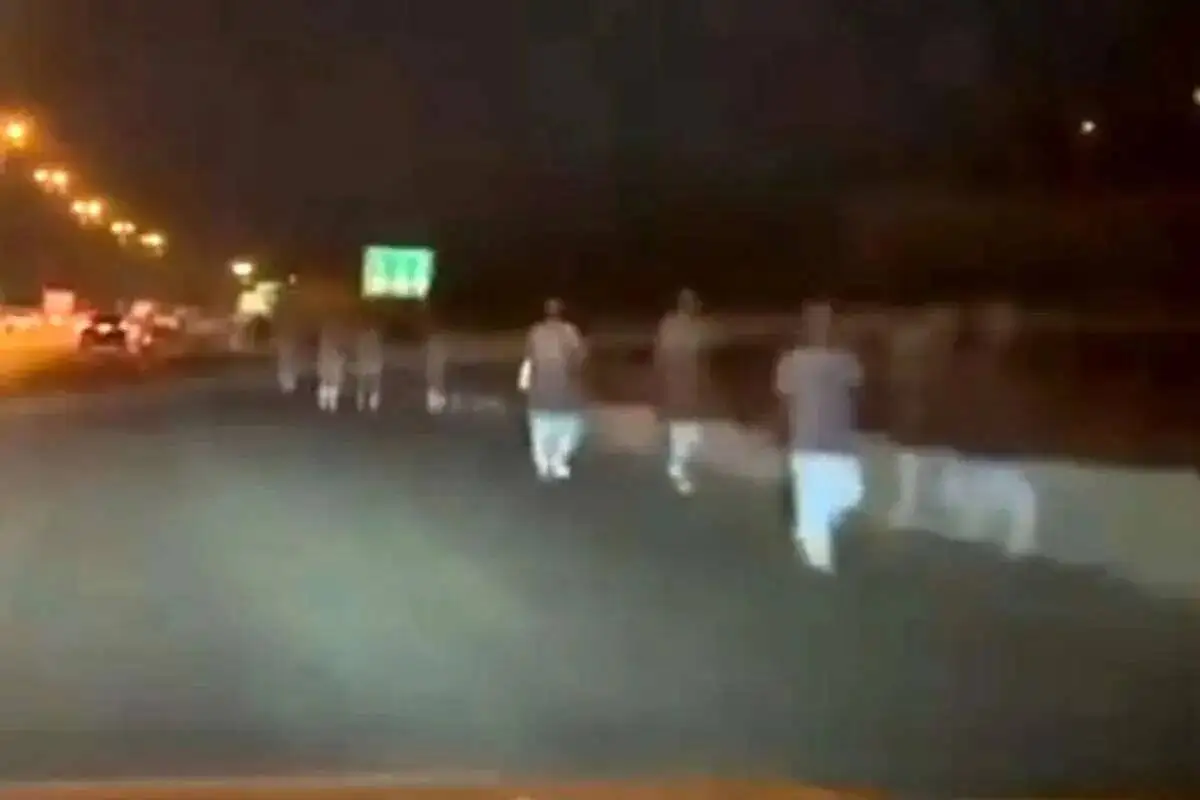 ماجرای فرار معتادان از کمپ ترک اعتیاد در جنگ 12 روزه؛ (400 نفر با دمپایی در بزرگراه از مردم درخواست کمک داشتند؛ یک فاجعه اجتماعی بود) - فیلم