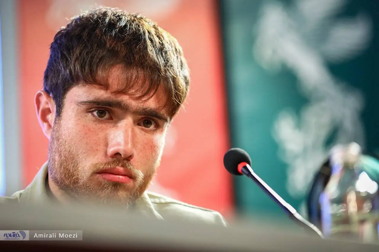 تصاویر - از بغض و ناراحتی تا ماجرای کاهش وزن آقای بازیگر؛ فتوکال و جلسه خبری فیلم سینمایی (پل) در جشنواره فجر