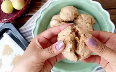 درست کردن کوکی سیب و دارچین با بافتی نرم و خوشمزه ؛ یک عصرانه جذاب با چای