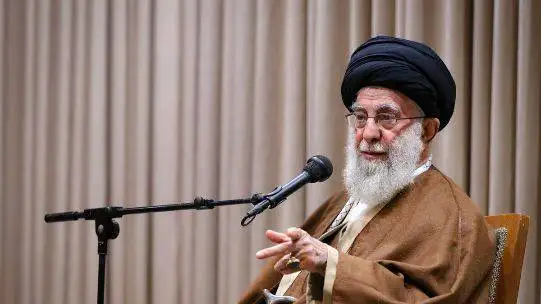 ویدیو - ماجرای رفع توقیف یک فیلم معروف و پربیننده توسط رهبر معظم انقلاب؛ رهبری: فیلم بسیار مفرح و خوبی است، هر چه سریعتر اکران شود