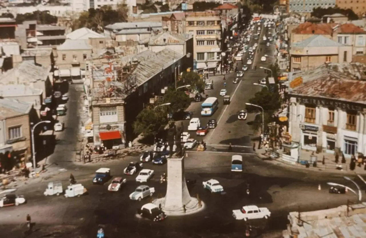 عکس زیرخاکی میدان مخبرالدوله؛ حدود سال 1344