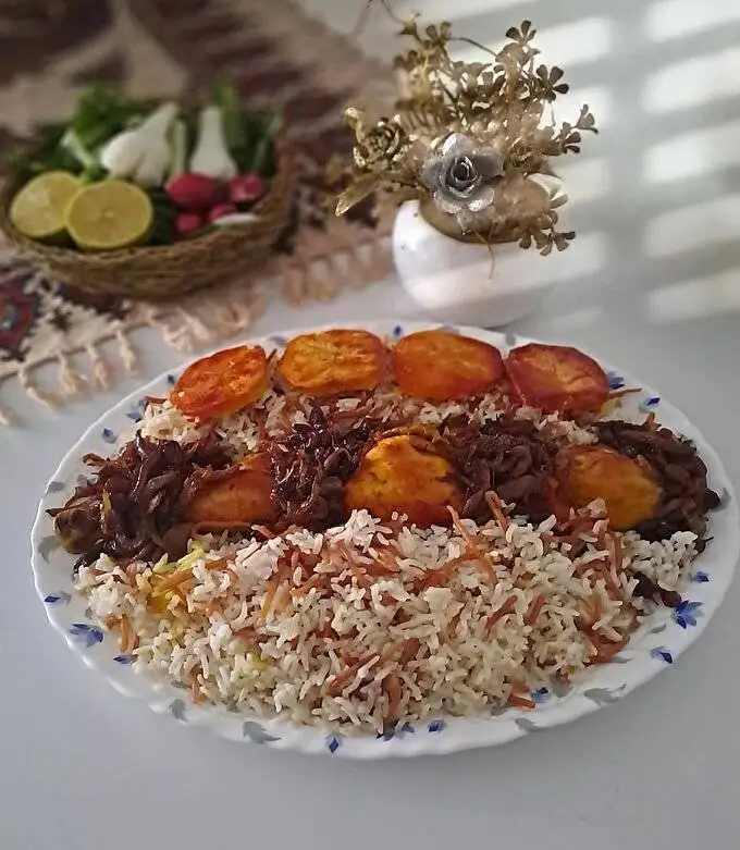 رشته پلو نوستالژیک با کشمش سرخ شده بدون گوشت به روش مادربزرگ ها