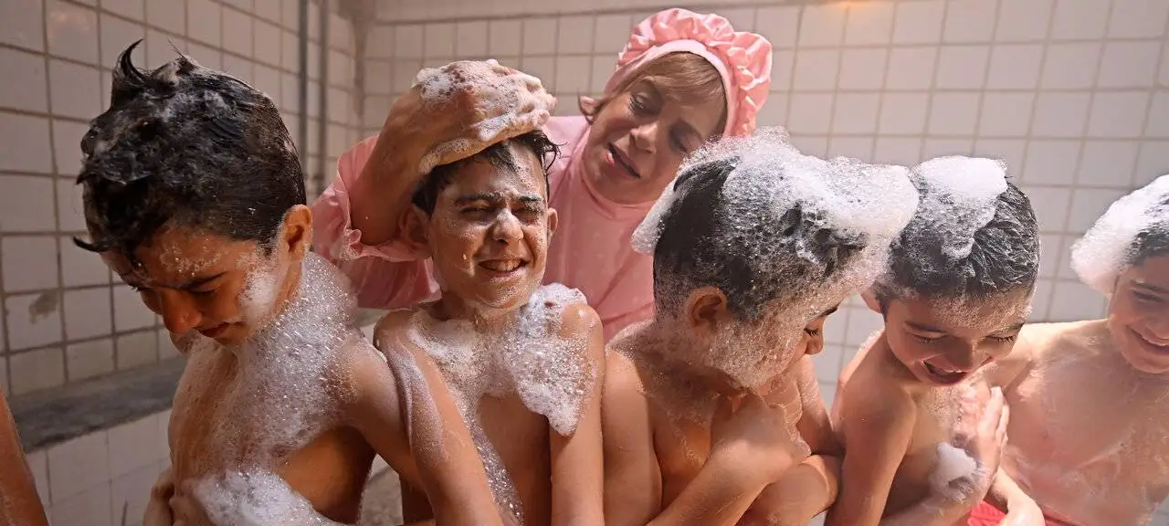 این که باید از (شهید) هم دفاع کرد، نشان از شکاف بزرگ اجتماعی است - قراری بر تغییر پایان فیلم نبود - معرفی چهار بازیگر به سینمای نوجوان با (بچه مردم)