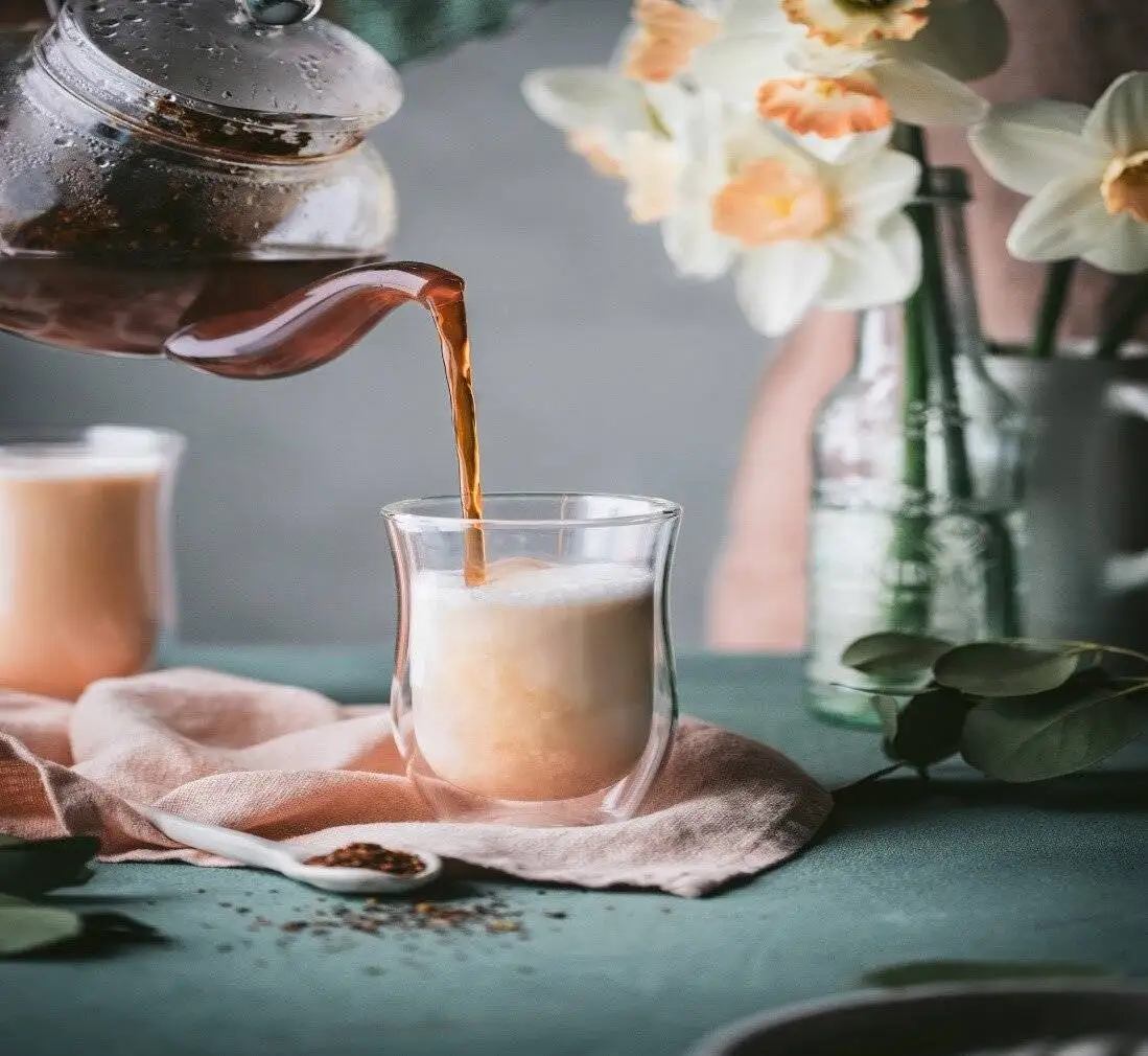 درست کردن چای لاته خانگی؛ ساده، خوش عطر و آرام بخش