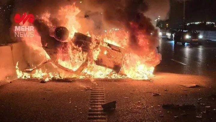 آتش سوزی ناگوار خودرو 206 در بزرگراه تهران ـ قم - راننده در آتش سوخت + عکس