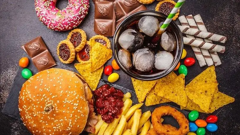 غذاهای فوق فراوری شده با ما چه می کنند؟