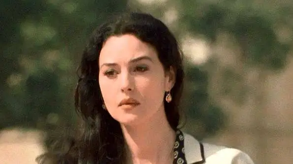 عکس سفر در زمان - (مونیکا بلوچی) زیبا در دوران کودکی و در 5 سالگی - سال 1348