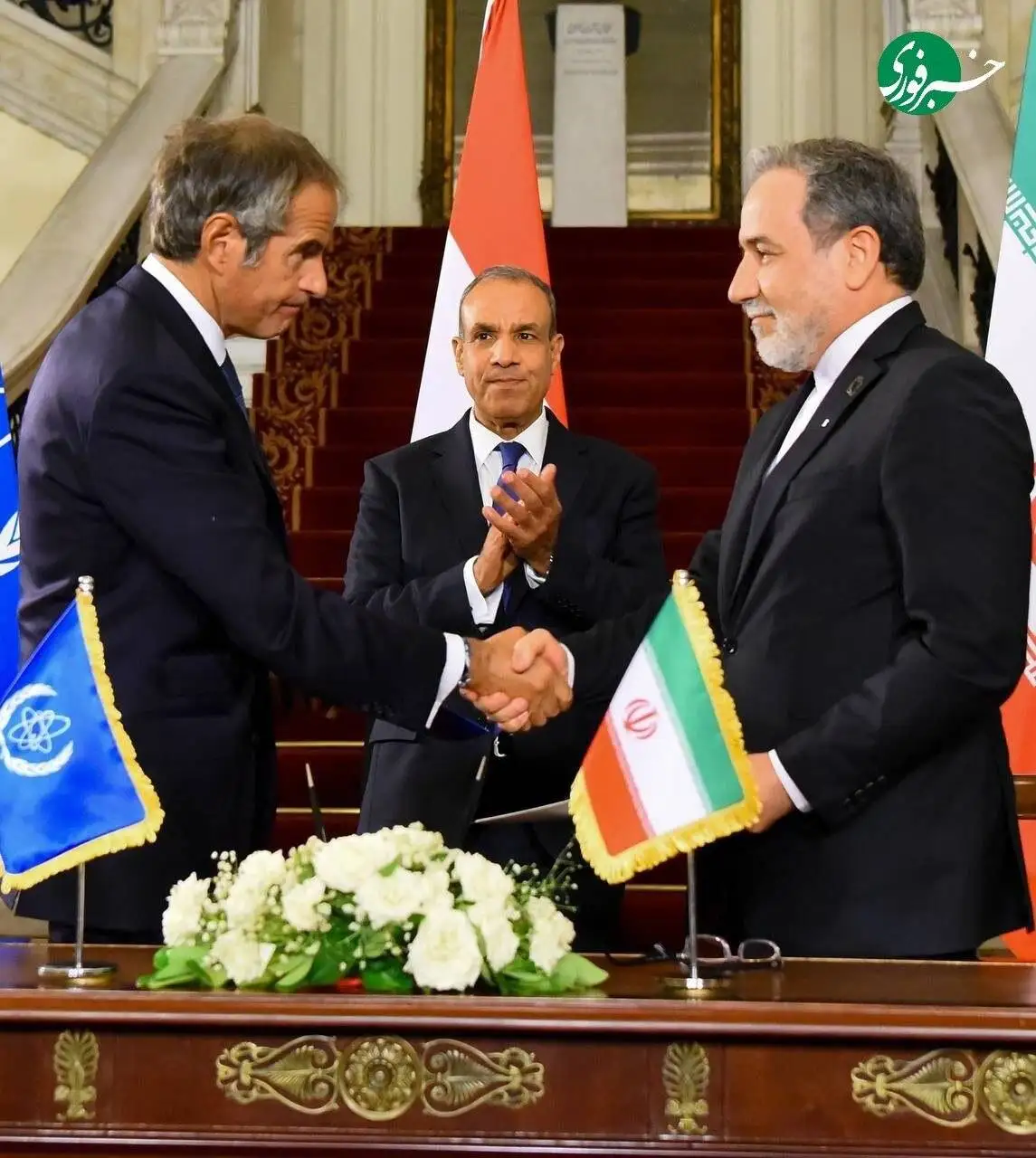 تصویر - لبخند عراقچی به چهره درهم گروسی