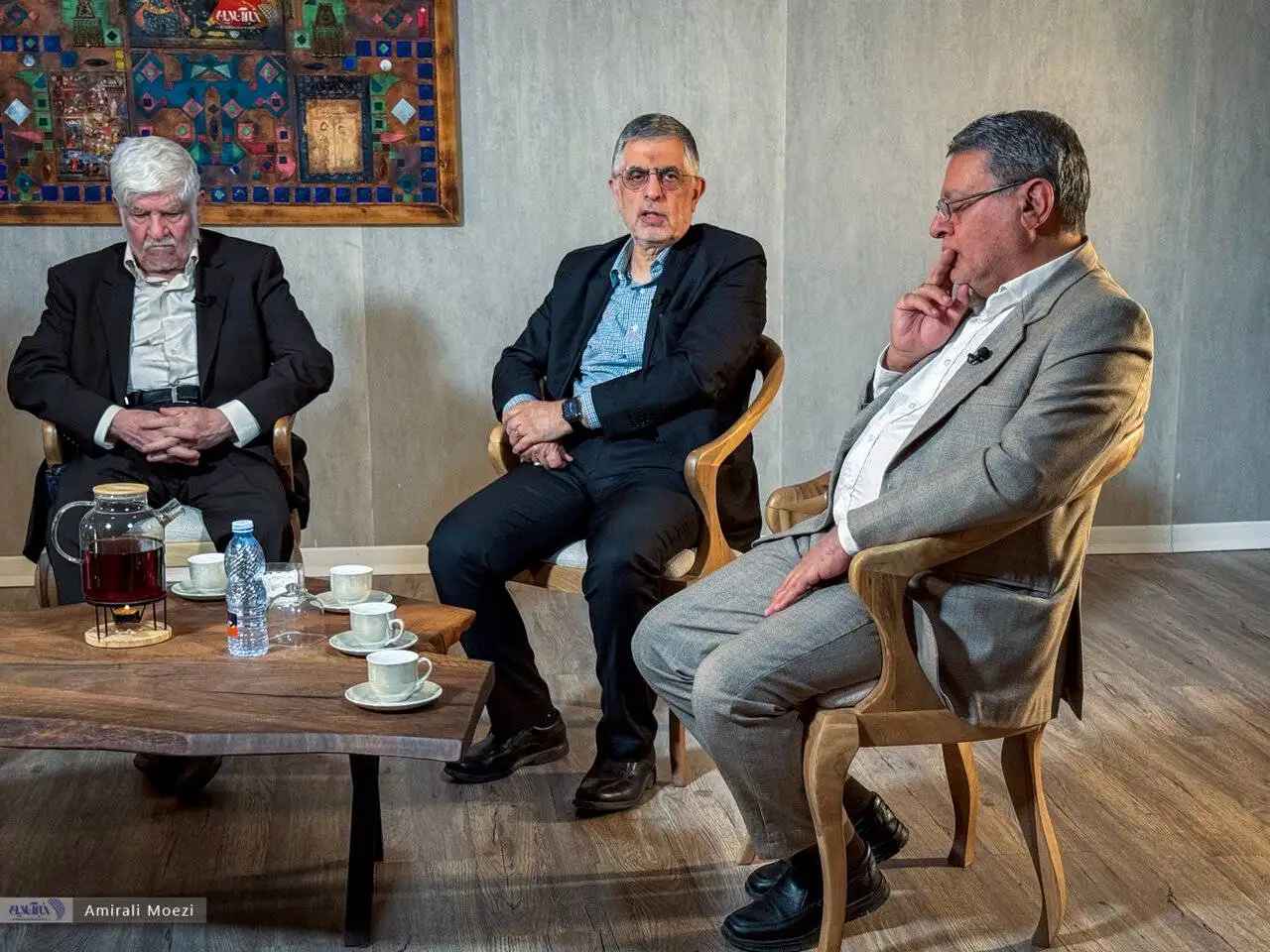 ما از شروع انقلاب متعهد بودیم که در صداوسیما دروغ نگوییم - (در باغ شهادتِ...) آهنگران، به معنای مخالفت با پذیرش قطعنامه بود