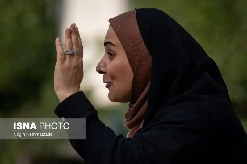 تصویری خبرساز از حلقه ازدواج خانم وزیر راه و شهرسازی