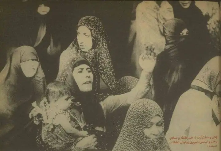 تصاویری از نقش آفرینی زنان در پیروزی انقلاب اسلامی