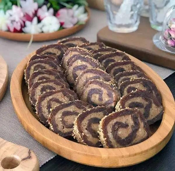 3 نوع دسر خرما با ژلاتین، گردو و شیر برای ماه رمضان