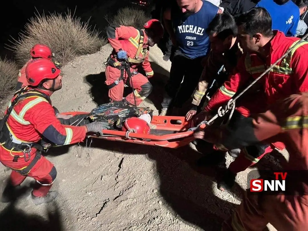 سقوط ناگوار جوان موتورسوار به دره در وردیج + ویدئو - تصاویری از وضعیت جوان بعد از خروج از دره