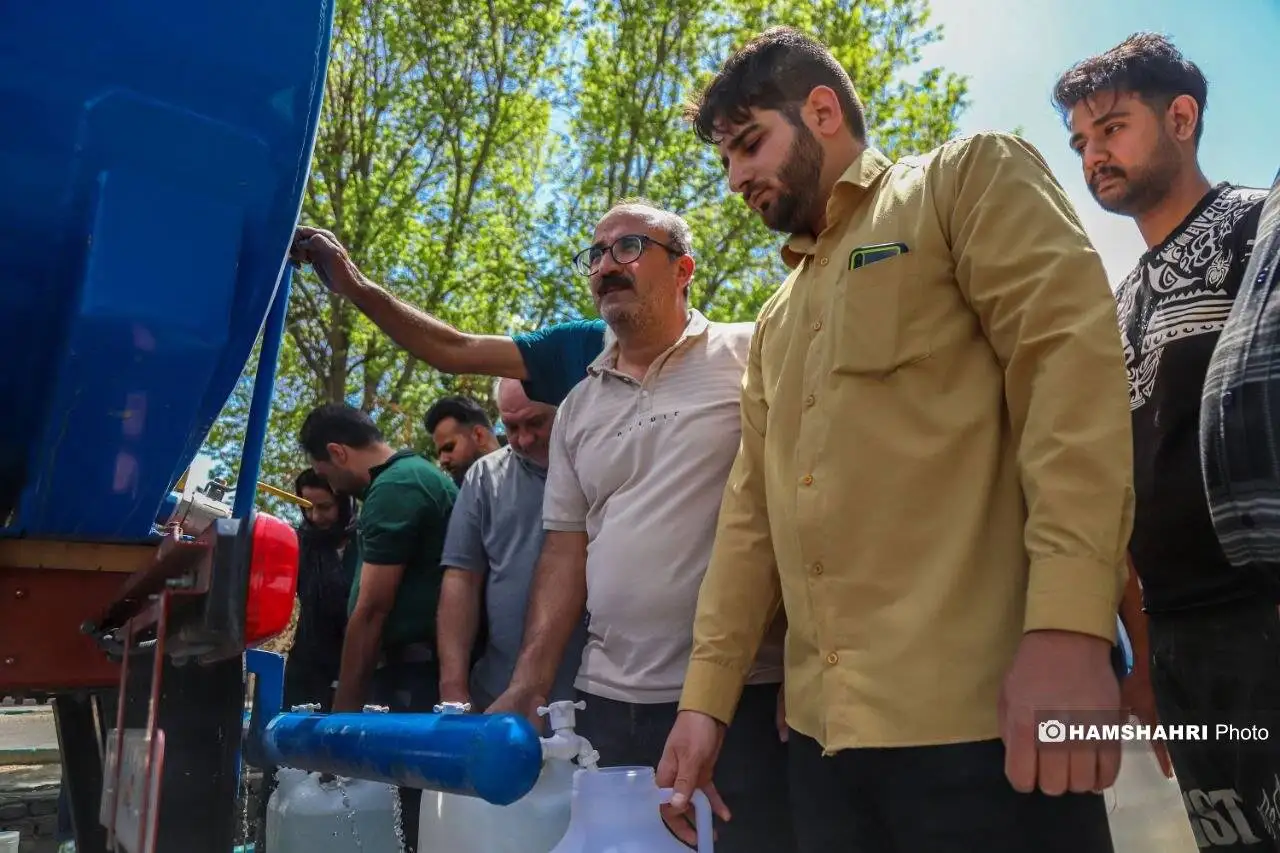 یزدی ها در صف آب آشامیدنی - تعمیر خط انتقال آب یزد چند ماه زمان می برد؟
