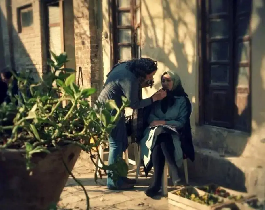 گریم نیکی کریمی (محبوبه) در پشت صحنه سریال (کیمیا)؛ سال 1394