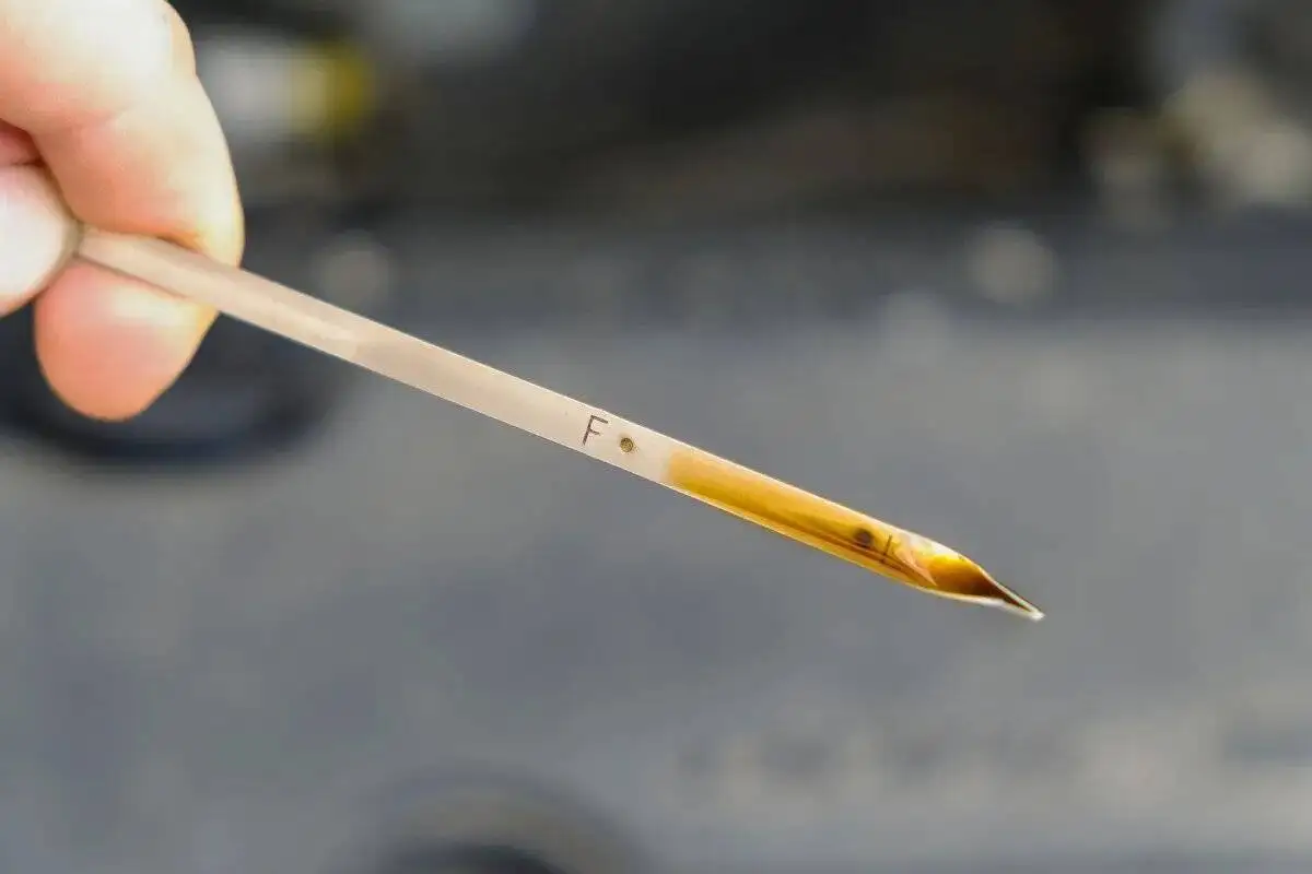 اشتباهات رایج در اندازه گیری روغن موتور خودرو + روش درست