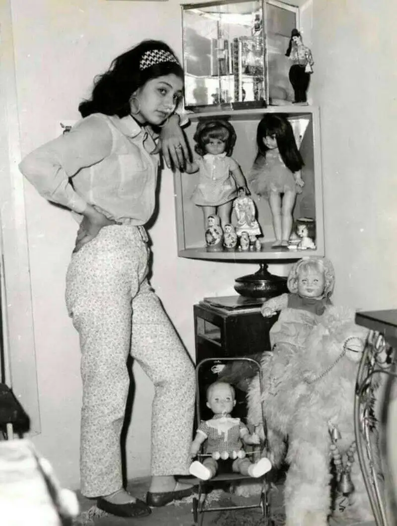 عکس سفر در زمان - اتاق خواب کودکی گوگوش؛ جولان عروسک های کلاسیک