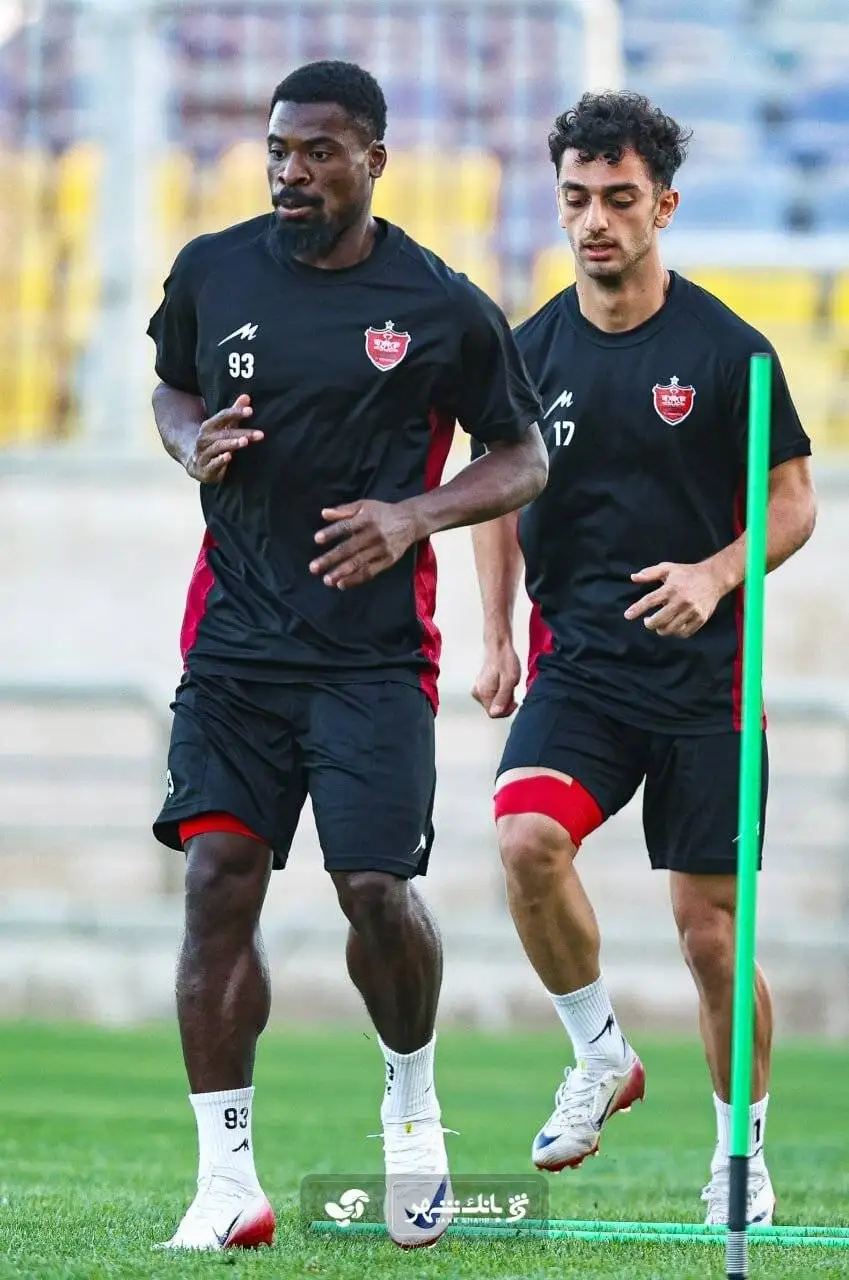 عکس - شمارش معکوس برای رونمایی از معروف ترین ستاره پرسپولیس