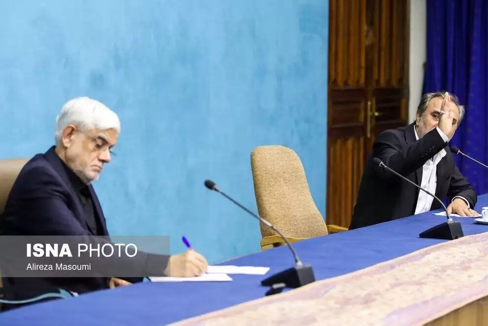 تصاویر - قاب هایی متفاوت از یک مراسم؛ دقت محمد دهقان به هدیه پایان کارش