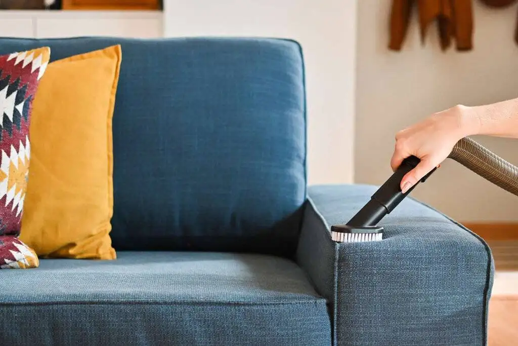 لکه انار با چی پاک می شود ؟ ؛ روش پاک کردن لکه انار از روی لباس و مبل و فرش