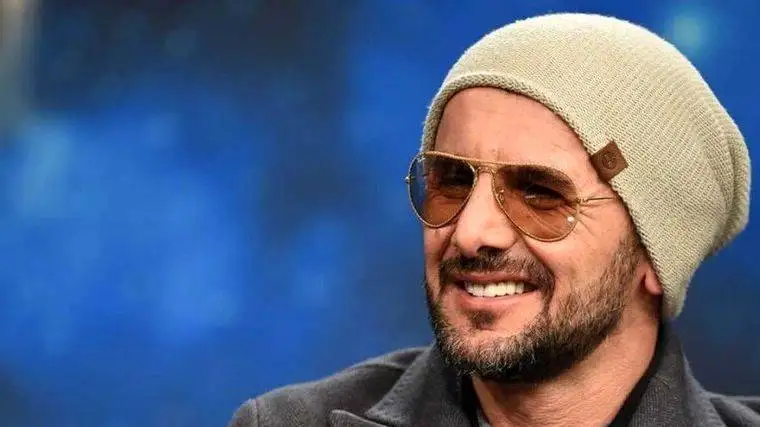 ویدیو - مروری بر اقدام زیبای امین حیایی در عصرجدید؛ کمک به معلمی که عاشق بازیگری بود