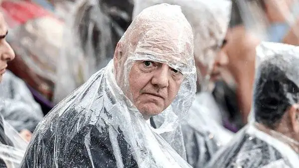 پرتاب گاز اشک آور اسرائیلی ها به ساختمان فیفا + ویدئو