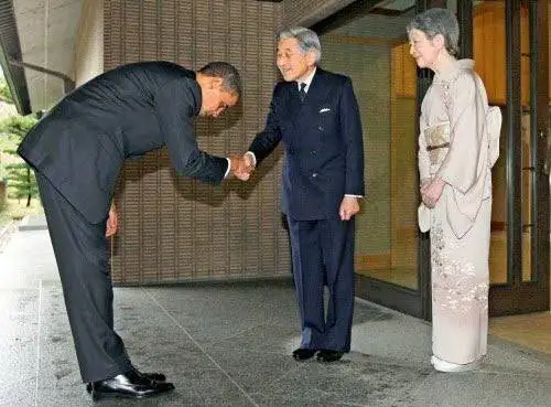 تصویر - تصویری معنادار از تفاوت رفتار ترامپ و اوباما با امپراطور ژاپن