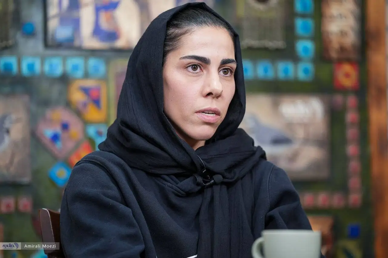 افشاگری های کاپیتان در کافه خبر - از عشق به عابدزاده تا پوشیدن پیراهن استقلال! - قهرمان های بی تصویر؛ چرا کسی این زنان را نمی بیند؟