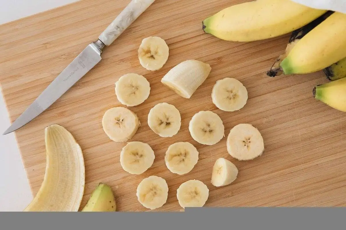 میوه ای که هم دوست دستگاه گوارش است هم دردسر برای آن!