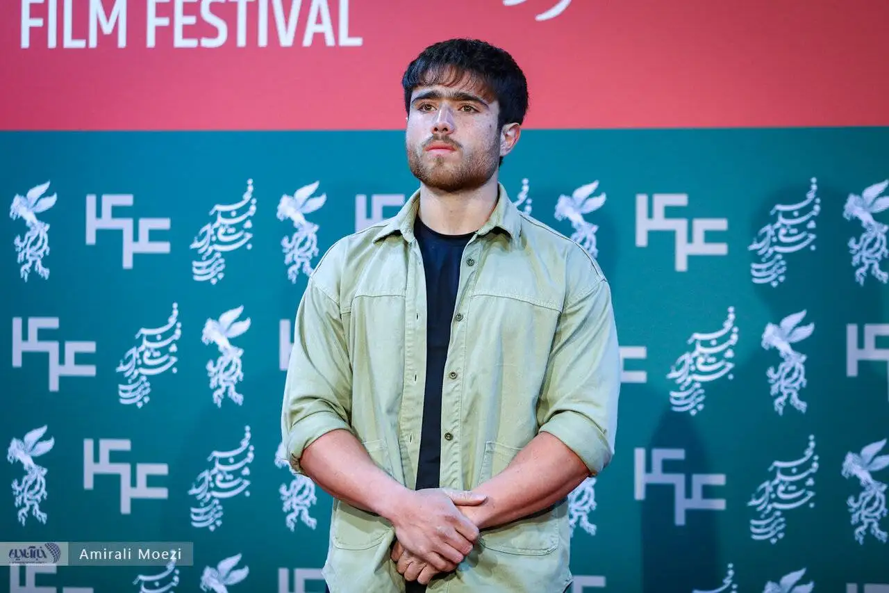 تصاویر - از بغض و ناراحتی تا ماجرای کاهش وزن آقای بازیگر؛ فتوکال و جلسه خبری فیلم سینمایی (پل) در جشنواره فجر