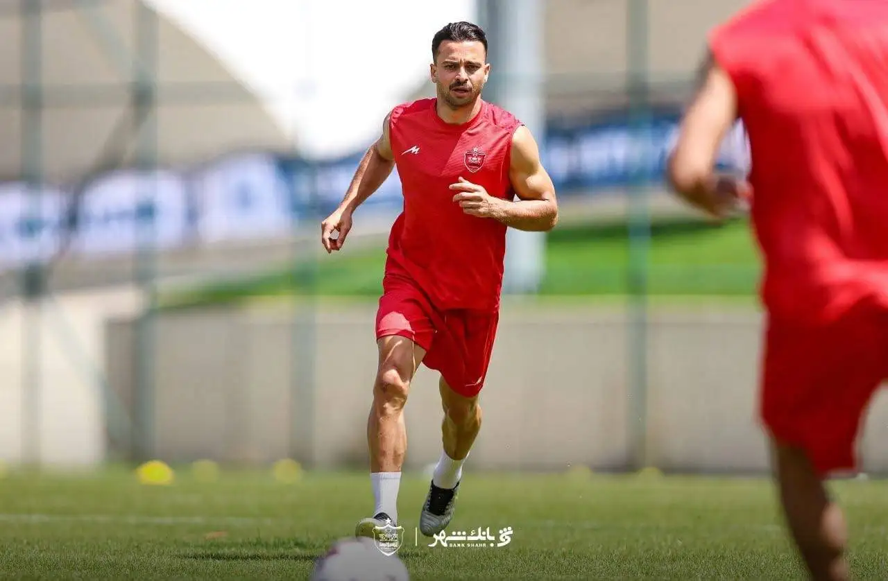 تصویر - عضلات شگفت انگیز ستاره پرسپولیس؛ آمادگی ویژه در آستانه لیگ 25