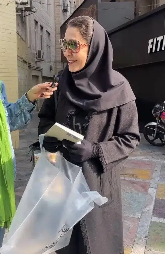 اقدام متفاوت یک کتابفروشی که لبخند به لب مردم آورد