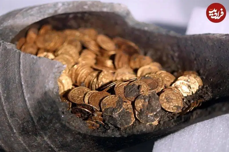 (کوزۀ گنج روم باستان) در جریان بازسازی سالن تئاتر از زیر خاک بیرون آمد