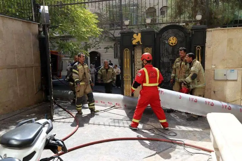 آتش سوزی ناگوار در یک ساختمان مسکونی 5 طبقه در مرزداران تهران - 18 نفر نجات یافتند