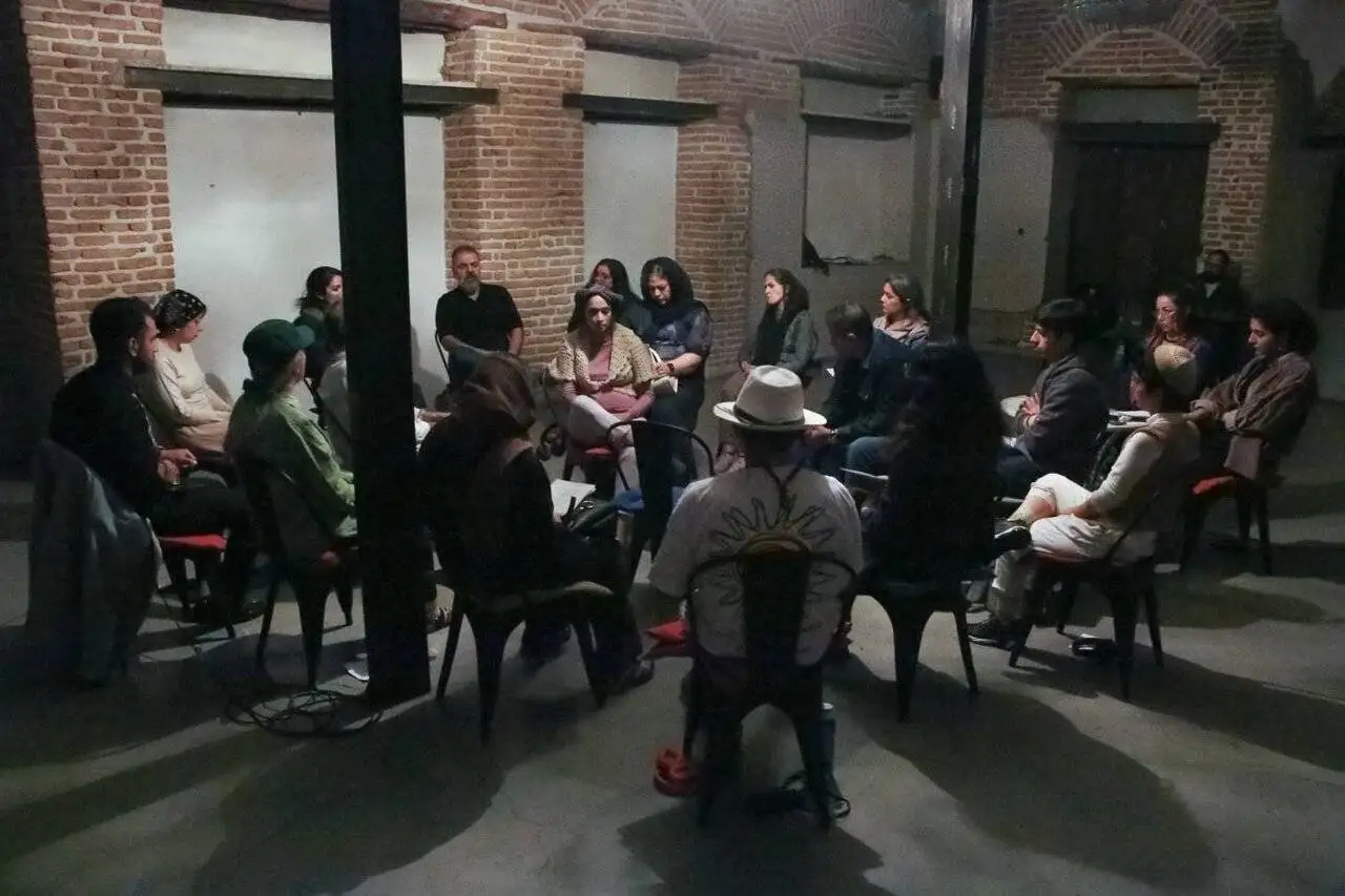 میدان میان بدن رنج کشیده و بدن شاهد