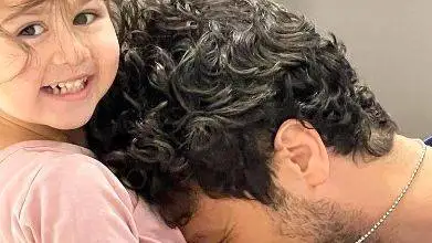 ویدیو - خرابکاری بامزه نبات استخری دختر شیرینِ شاهرخ استخری، بهزادِ سریال دلنوازان