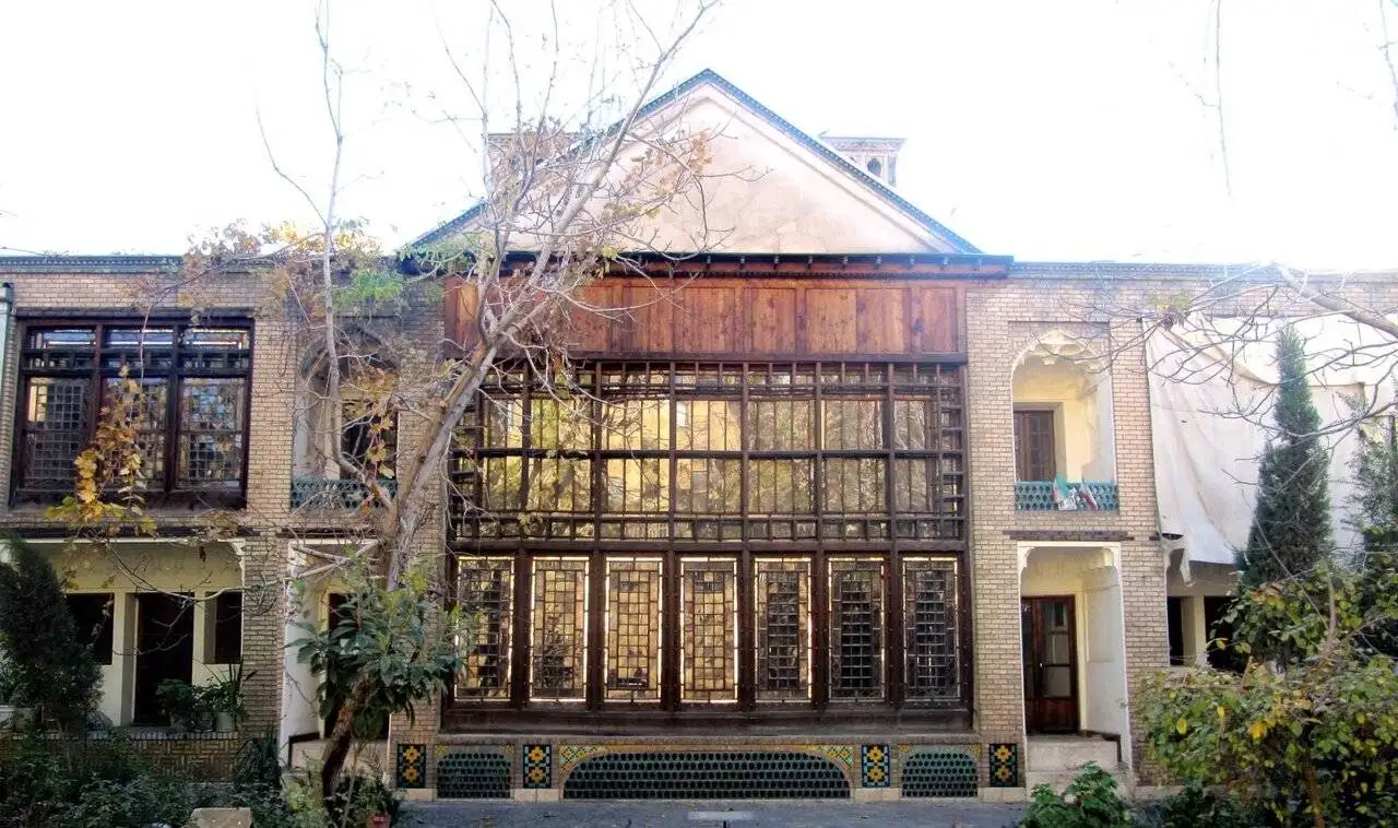 گشت و گذار در خانه هفت دری خیابان امیرکبیر